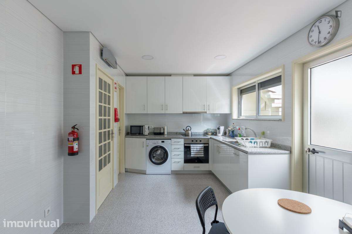 Quarto - localizado em Matosinhos Porto - Grande imagem: 5/19