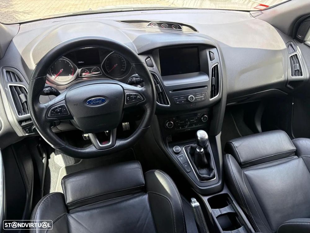 Ford Focus 2.0 EcoBoost ST c/ Pack Pele Desportiva - 30