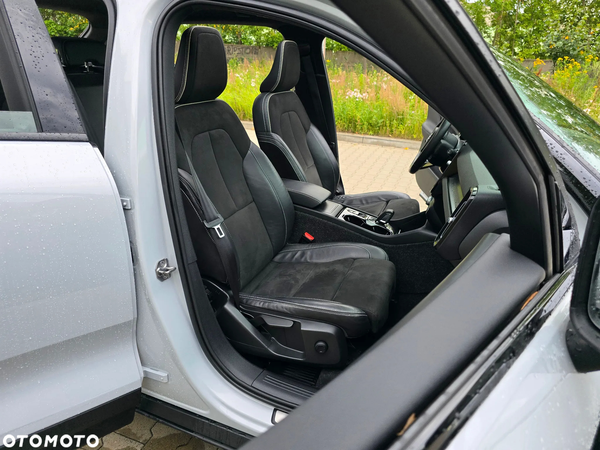 Volvo XC 40 B4 B AWD R-Design - 21