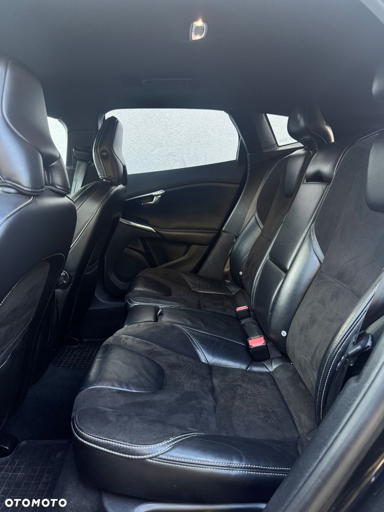 Volvo V40 D2 R-Design - 9