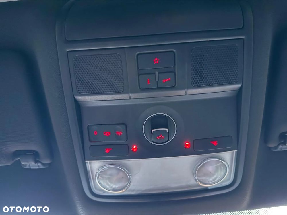 Volkswagen Scirocco 2.0 TDI Blue Motion Technologie Team - 27