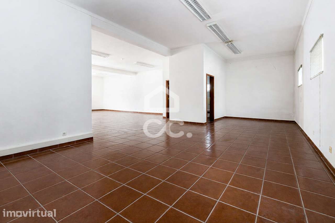 Espaço Comercial de 210,90 m² c/ Dois Pisos | Praça Vila Académica, Év - Grande imagem: 5/22