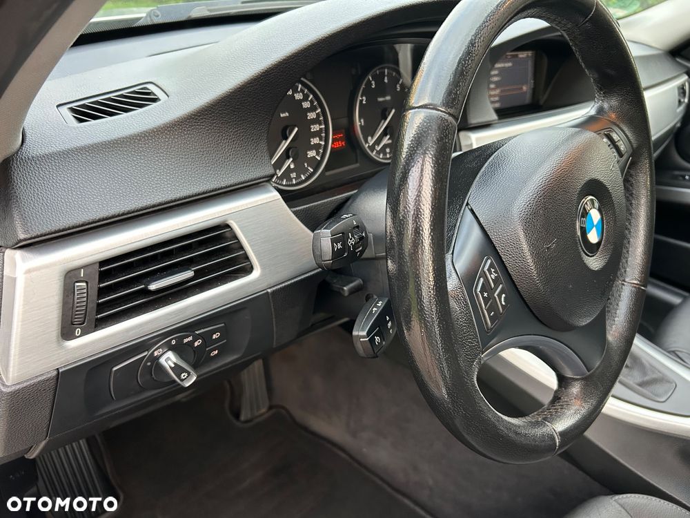 BMW Seria 3 - 33