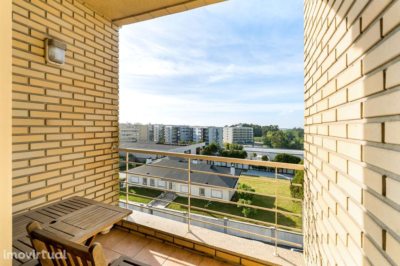 Apartamento T2 Amplo c/ Varanda e Garagem | Canidelo - Grande imagem: 3/25