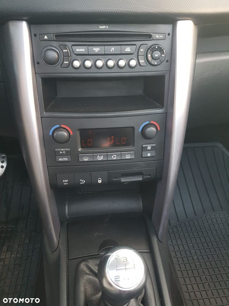 Peugeot 207 - 14