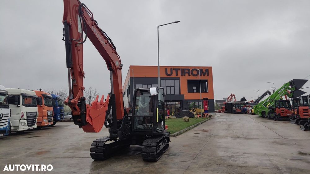 Hitachi ZX85, 2023, 2.314h, MASA OPERATIONALA 9,3tone, senile cauciuc pad, CUPLA RAPIDA HIDRAULICA si 3 cupe NOI, latime 2,2m, ad sapare 5m, inst picon pe brate, Aer cond, camera spate, posibil leasing 4 ani, CA NOU-PROMOTIE 63900 EUR+tva - 1