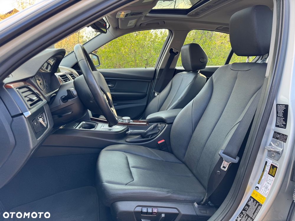 BMW Seria 3 328i xDrive Sport Line - 26