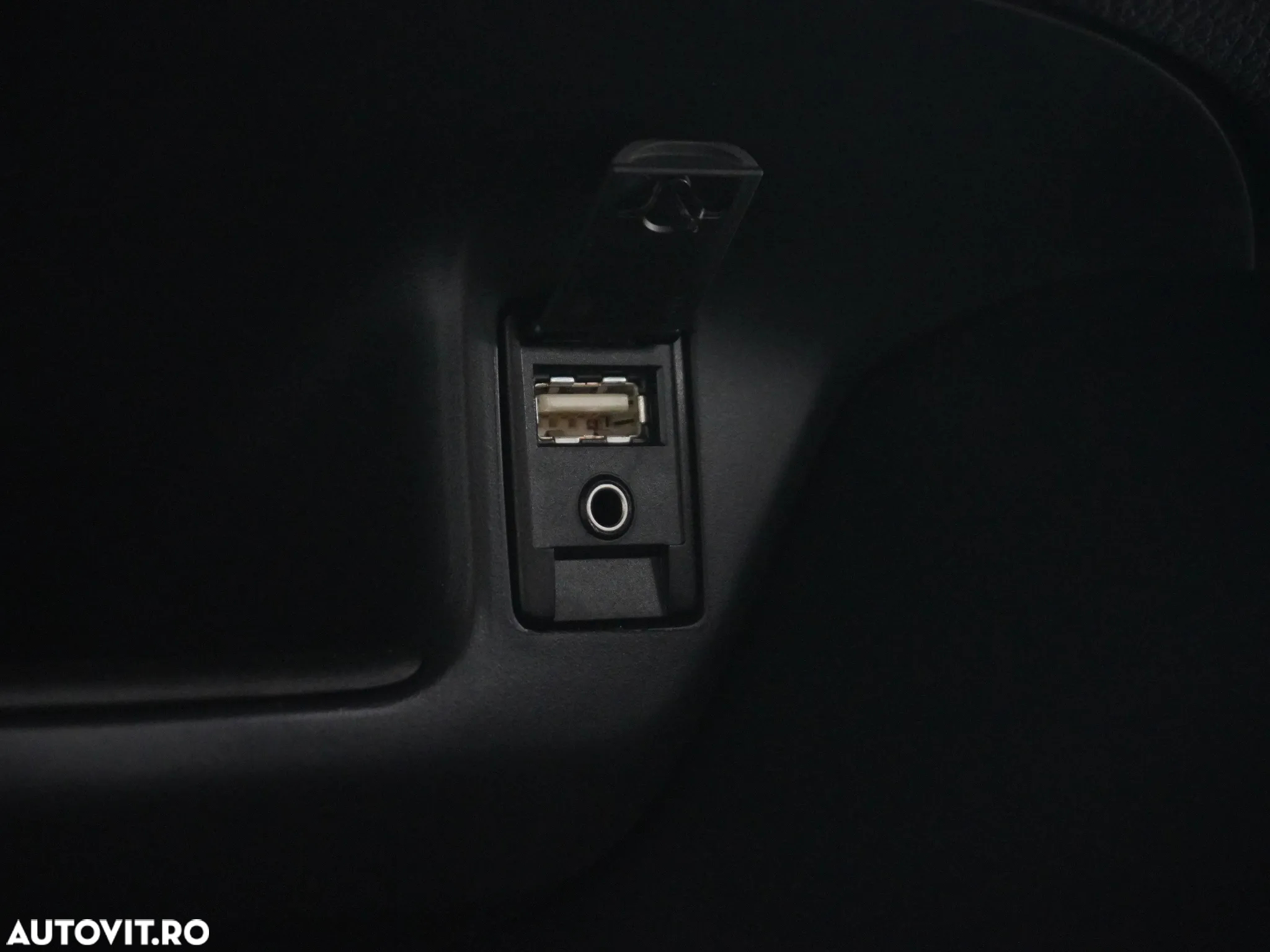 Toyota C-HR 1.8 HSD 4x2 CVT C-ult LED - 23