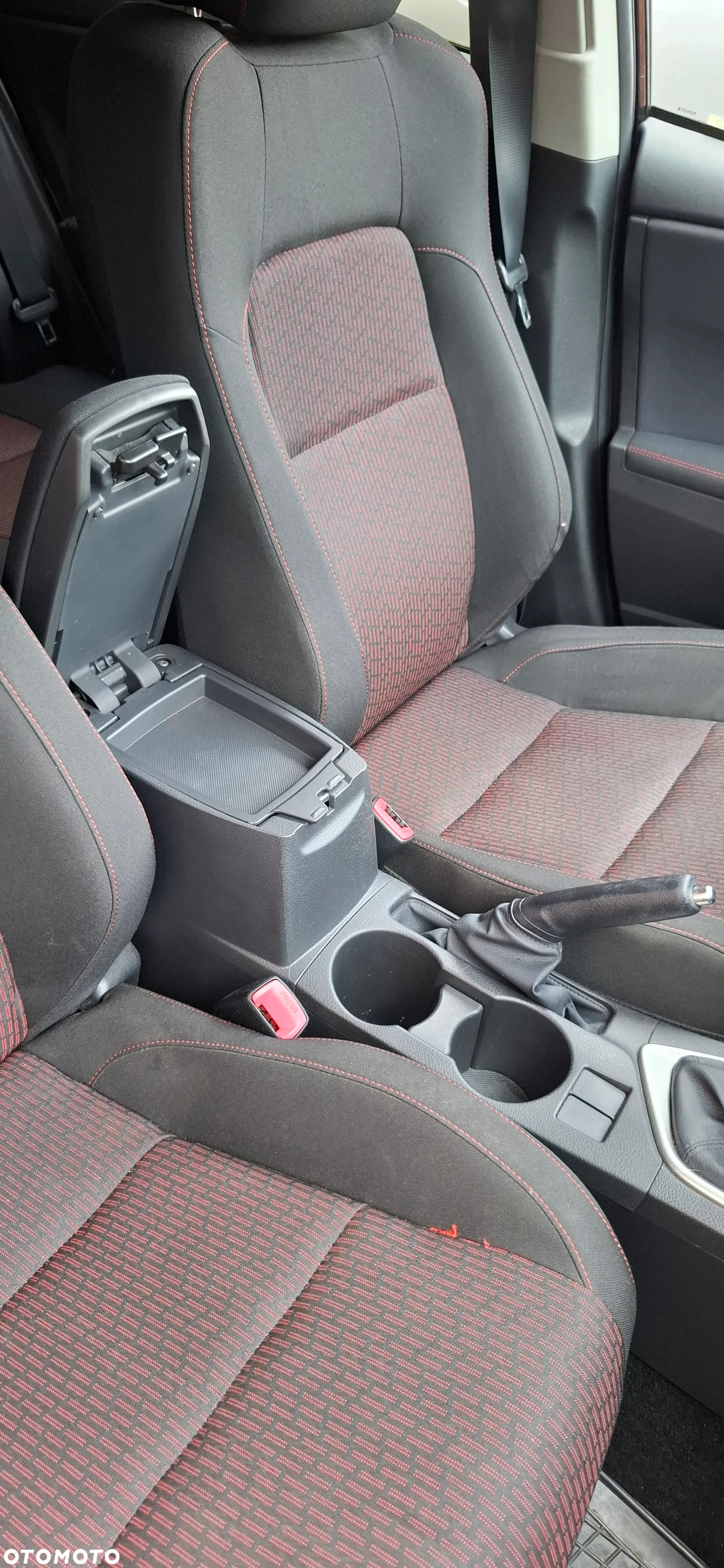 Toyota Auris 1.6 Red - 13