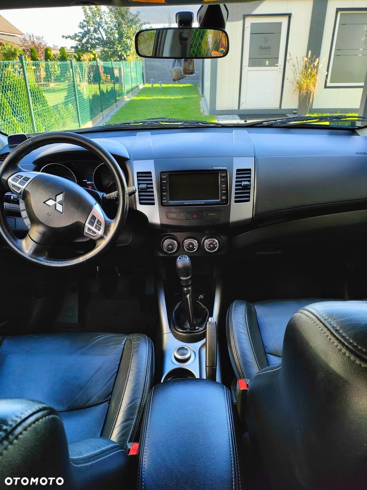 Mitsubishi Outlander - 13