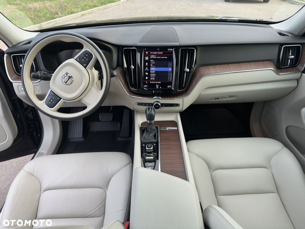 Volvo XC 60 T5 Momentum Pro - 20