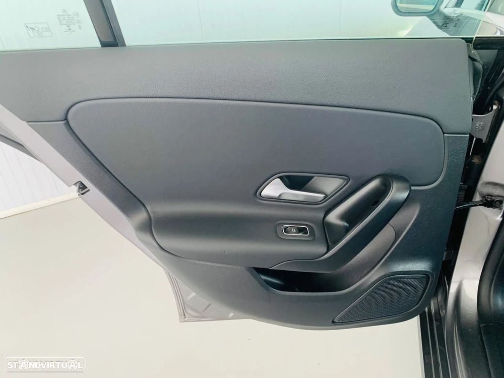 Mercedes-Benz CLA 180 7G-DCT Progressive - 29