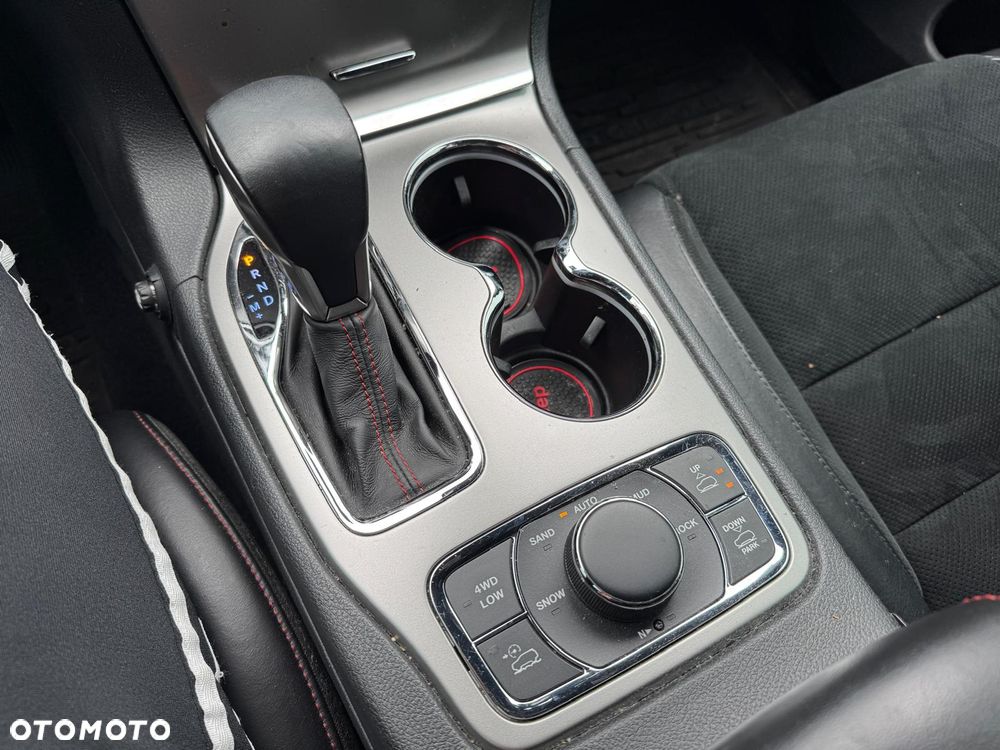 Jeep Grand Cherokee - 24