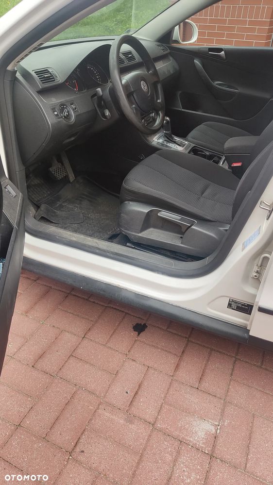 Volkswagen Passat - 4