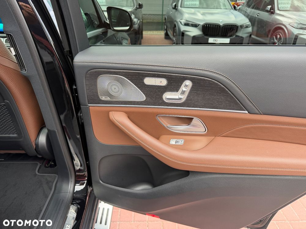 Mercedes-Benz GLS - 27