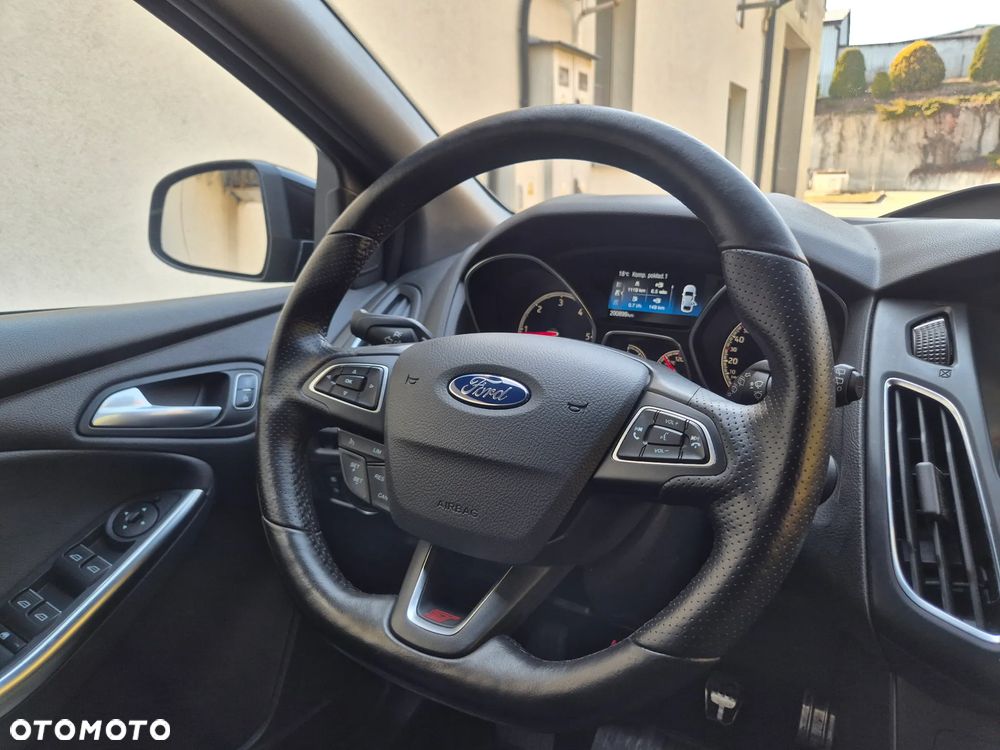 Ford Focus 2.0 TDCi ST mit Leder-Exclusiv-Paket - 16
