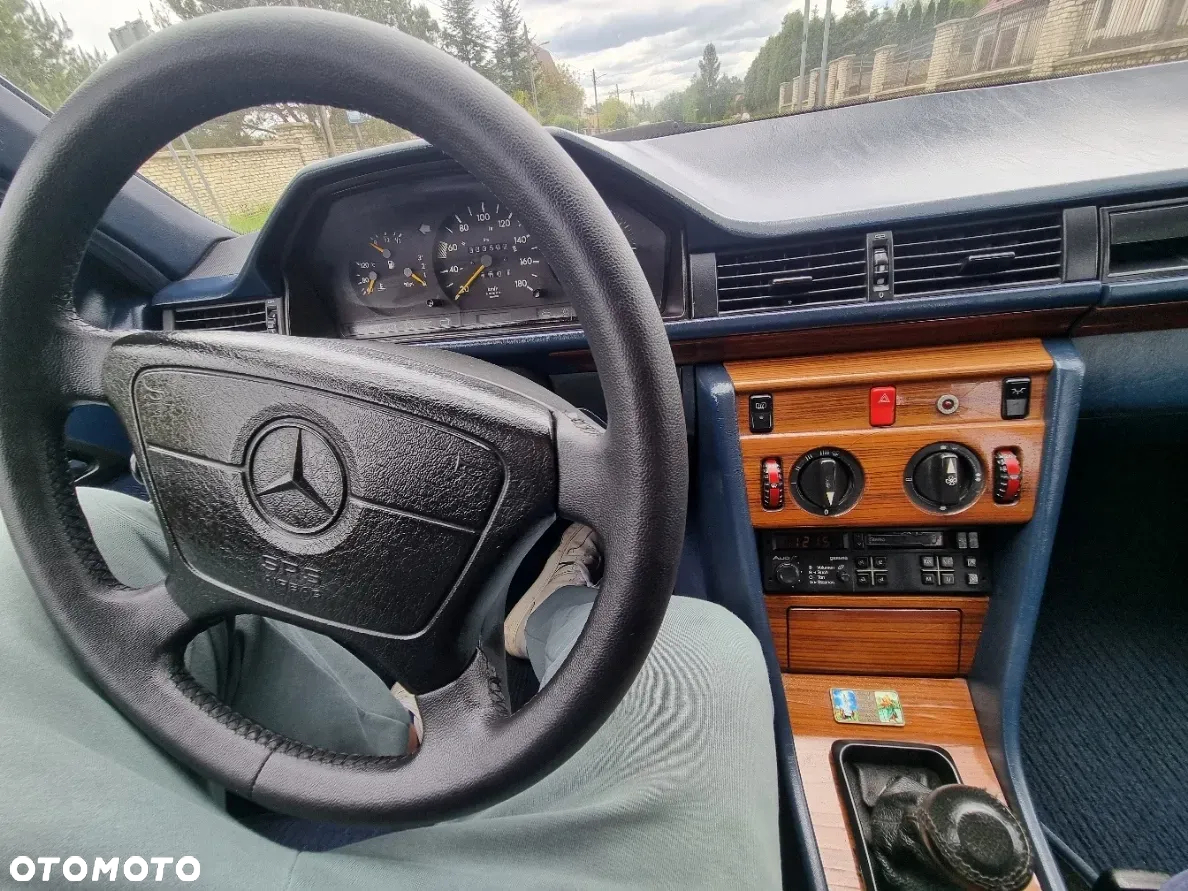 Mercedes-Benz W124 (1984-1993) - 24