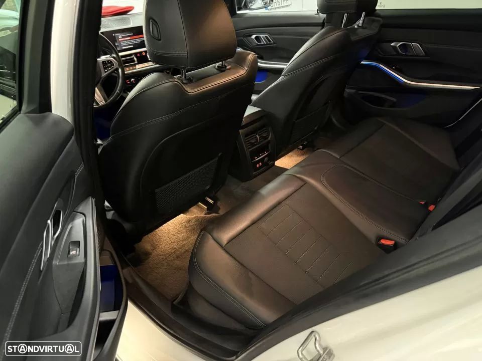 BMW 320 d Touring Pack Desportivo M Pro Auto - 12