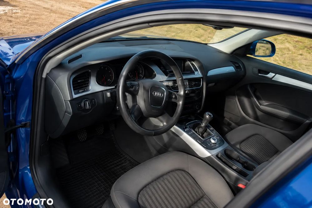 Audi A4 Limousine - 5