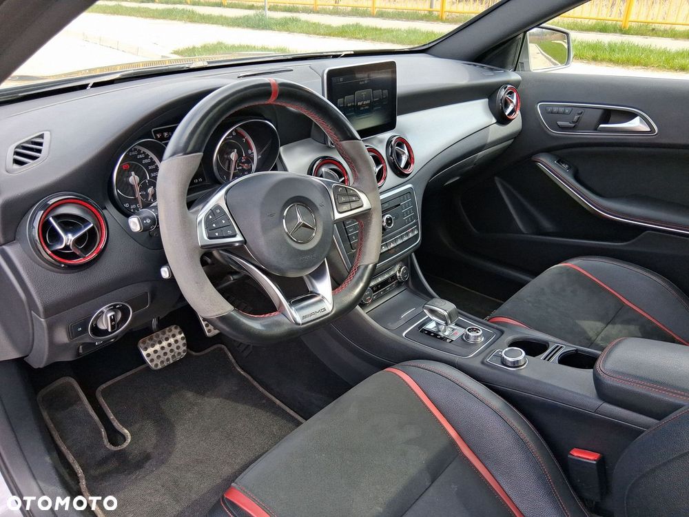 Mercedes-Benz GLA - 11