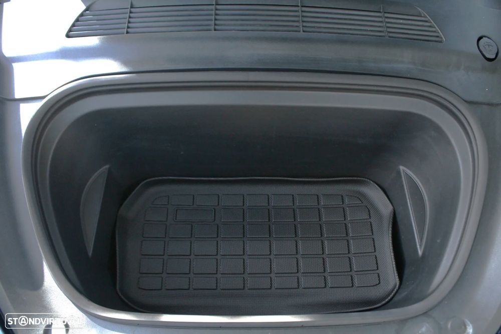 Tesla Model Y Performance Dual Motor AWD - 29