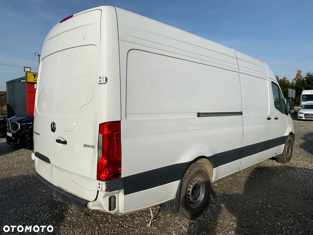 Mercedes-Benz Sprinter - 5