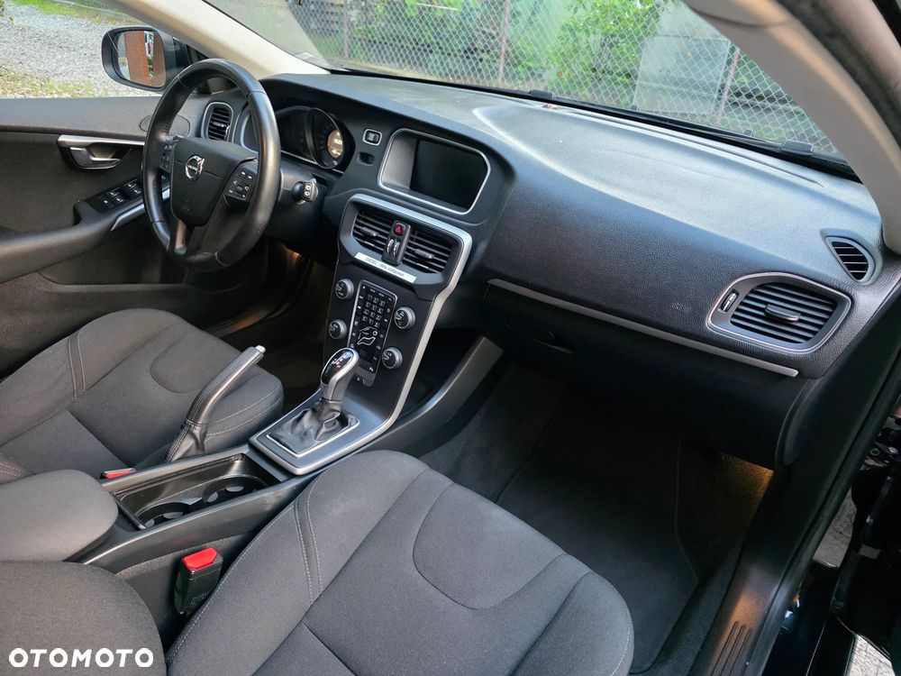 Volvo V40 - 25