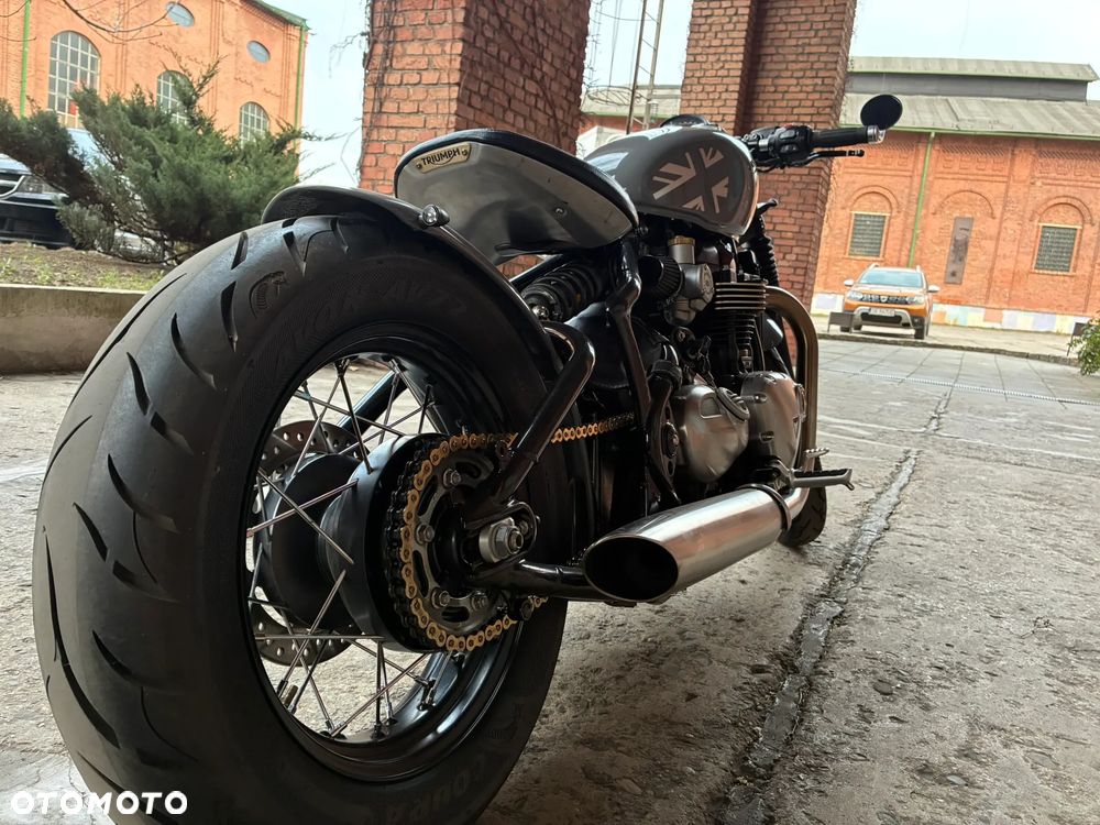 Triumph Bonneville Bobber - 12