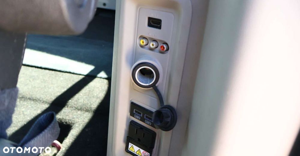 Dodge Grand Caravan - 32