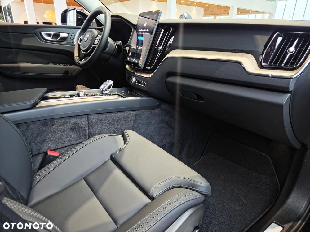 Volvo XC 60 T8 Plug-In Hybrid AWD Plus Dark - 15