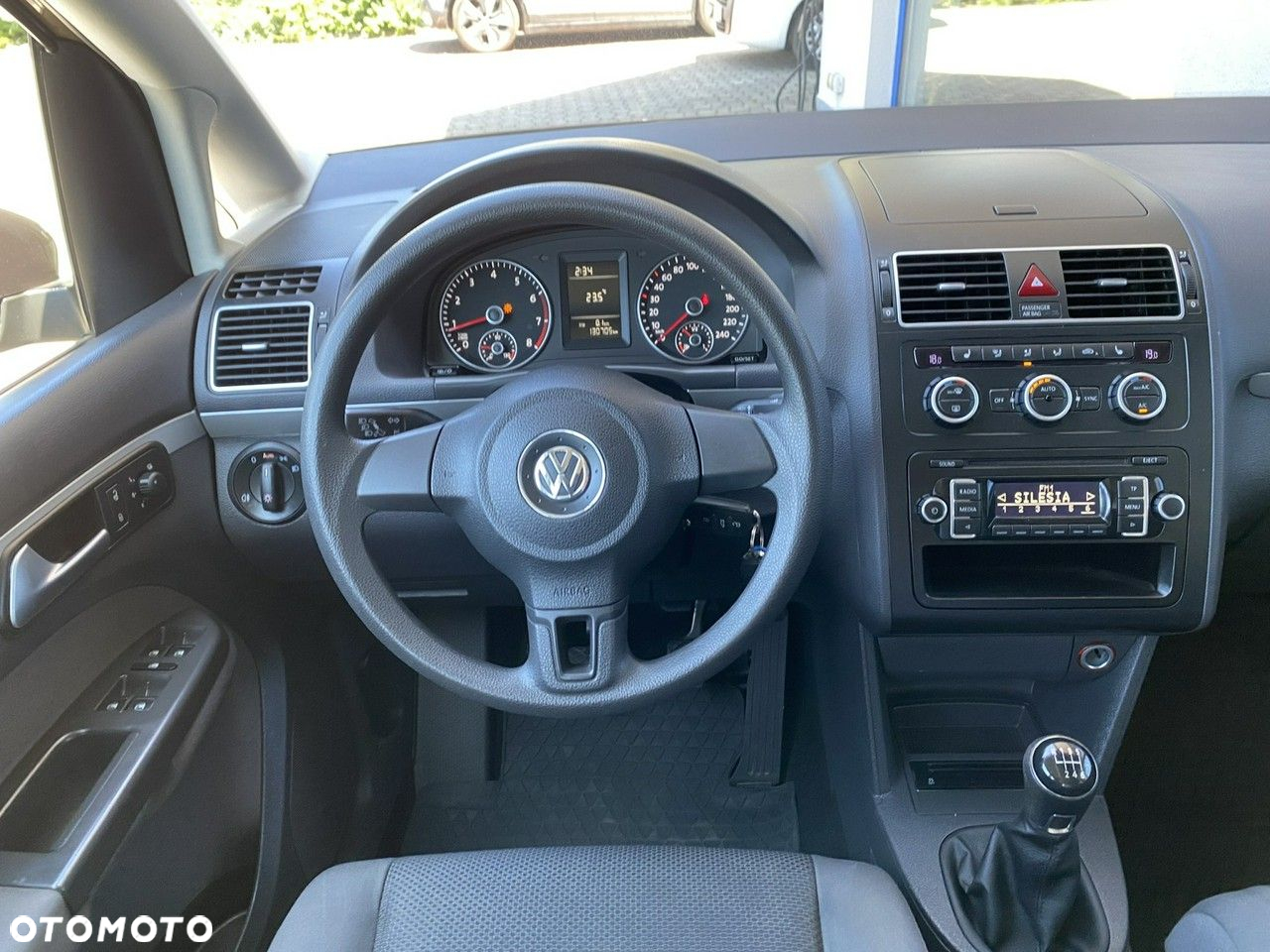 Volkswagen Touran - 16