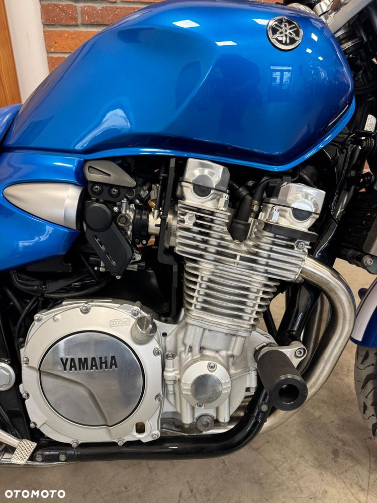 Yamaha XJR - 11