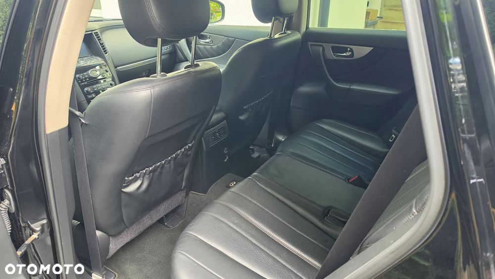 Infiniti QX70 - 21