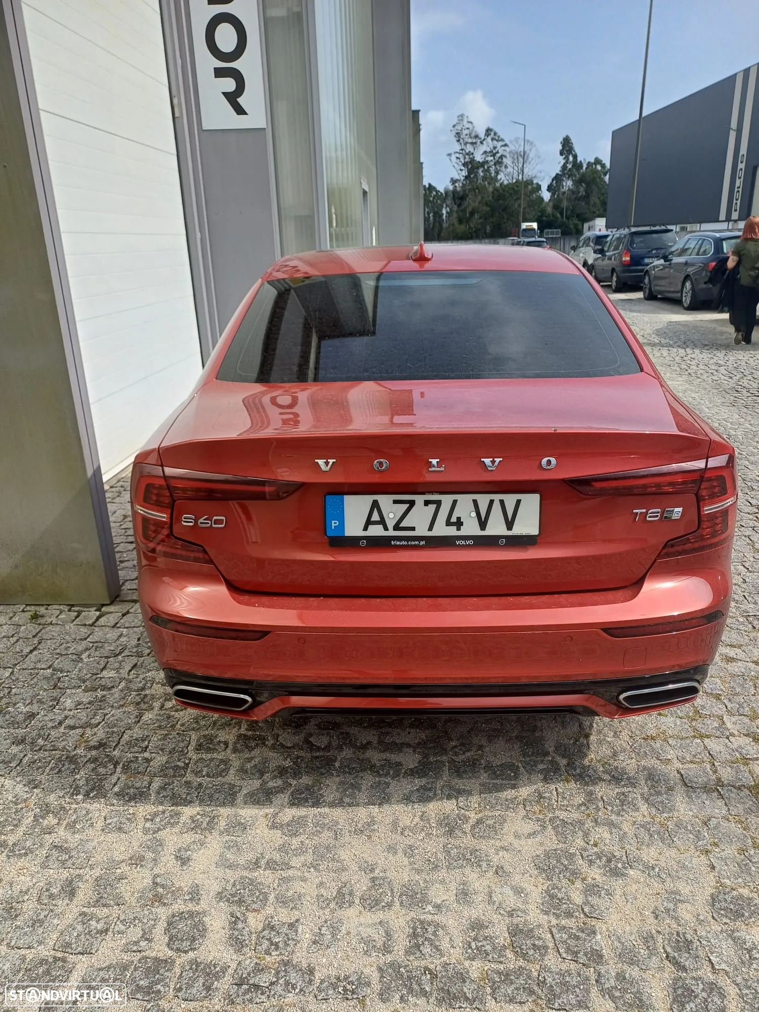 Volvo S60 2.0 T8 PHEV R-Design AWD - 4