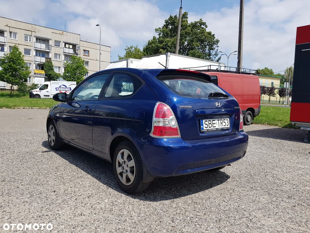Hyundai Accent - 3