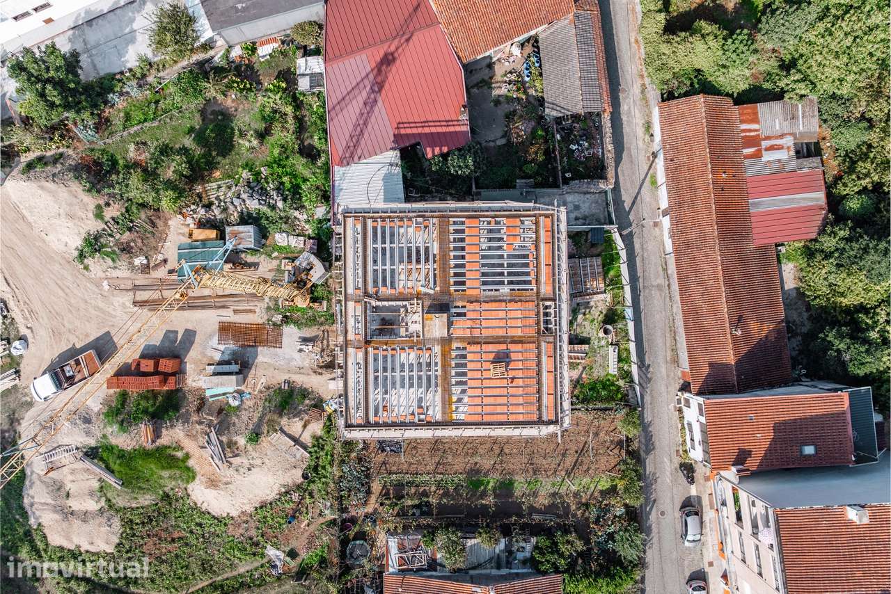 Apartamento T2, NOVO, c/ logradouro e garagem - Grande imagem: 5/25