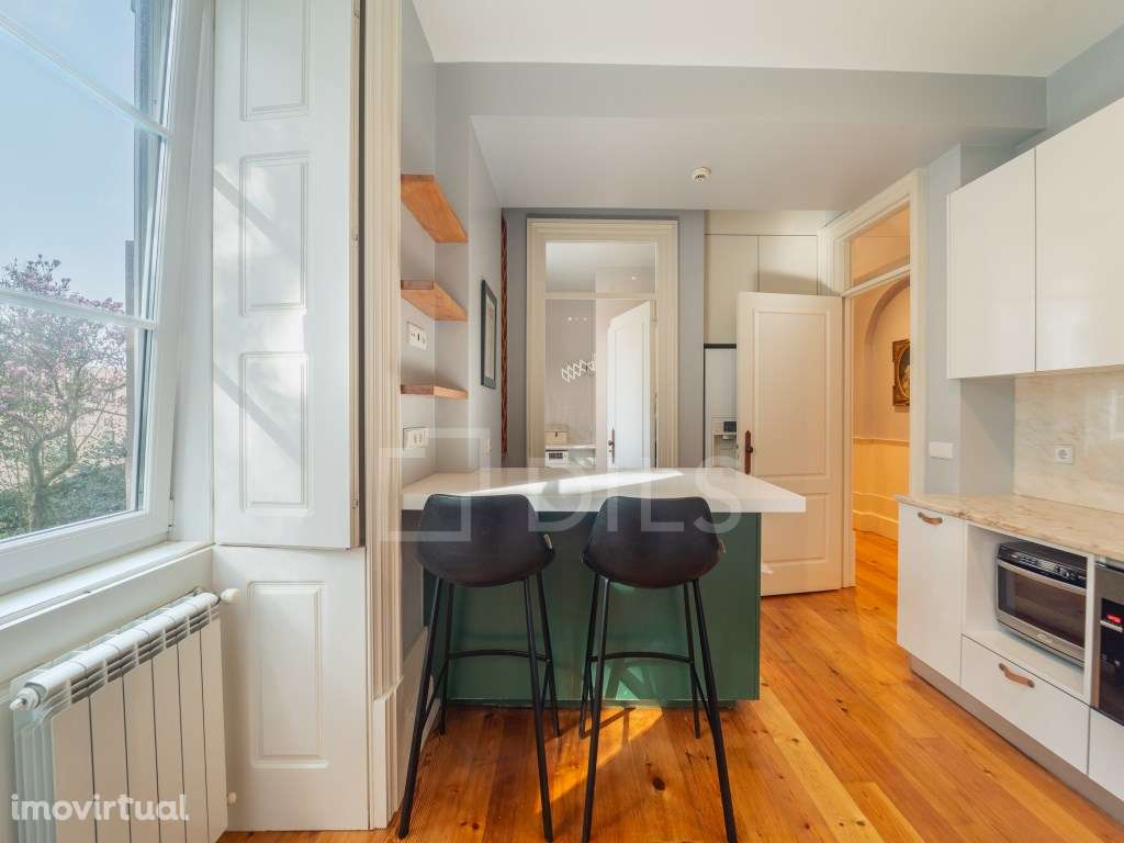 Apartamento T4 com garagem inserido em Palacete-Cedofeita - Grande imagem: 4/49