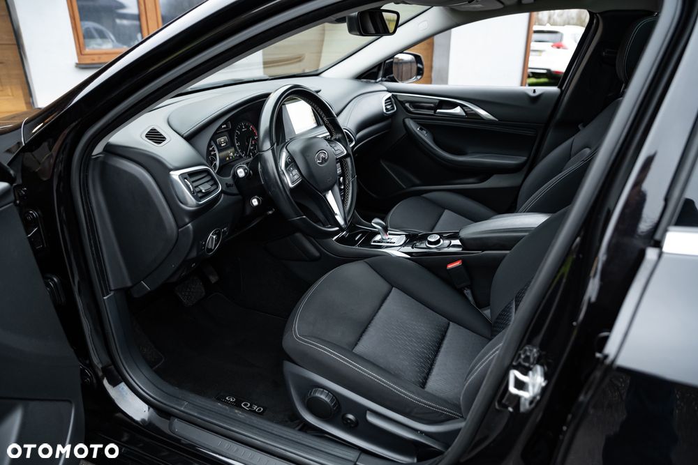 Infiniti Q30 2.2d DCT AWD Sport - 16