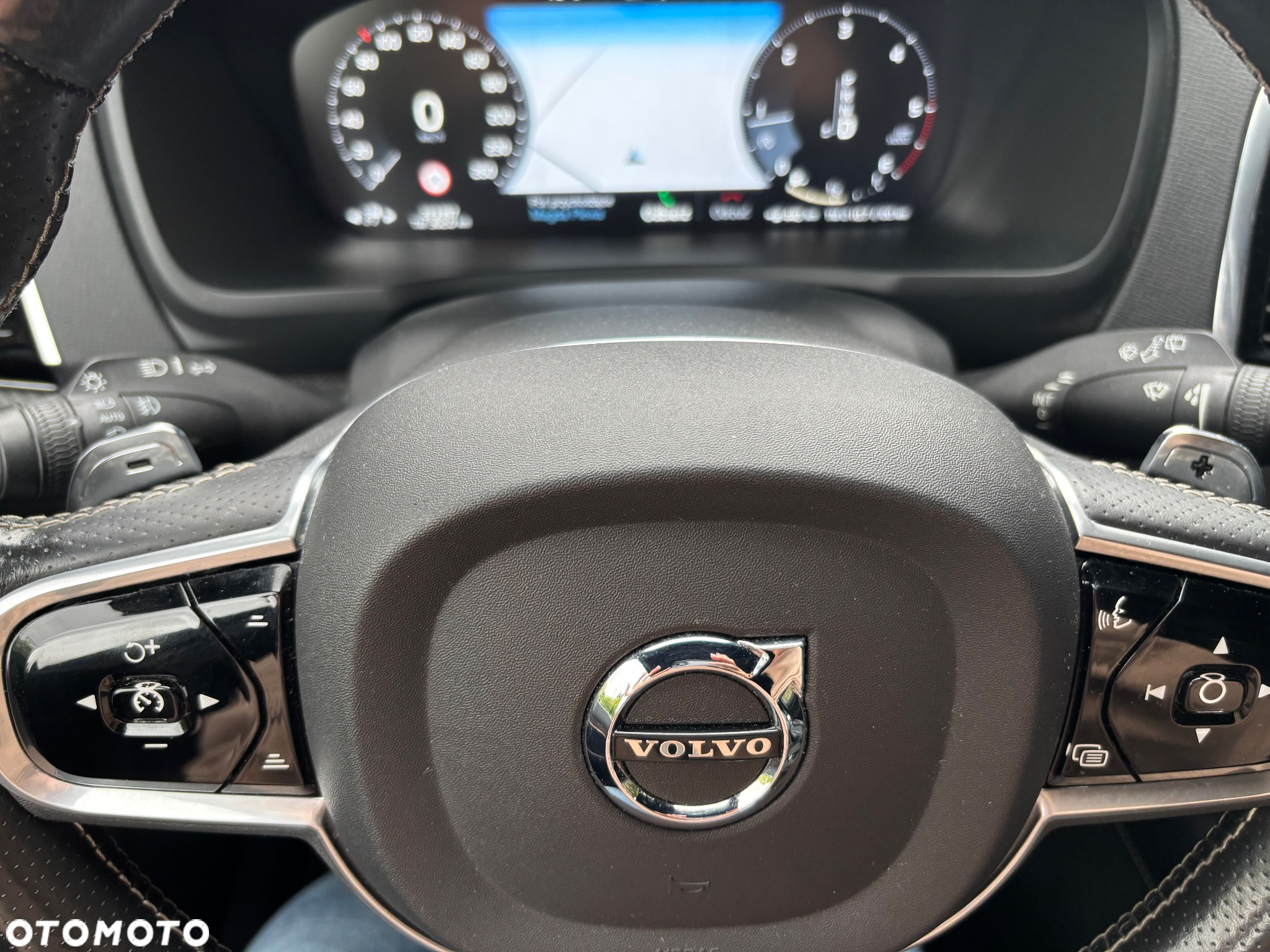 Volvo XC 90 D5 AWD R-Design 7os - 13