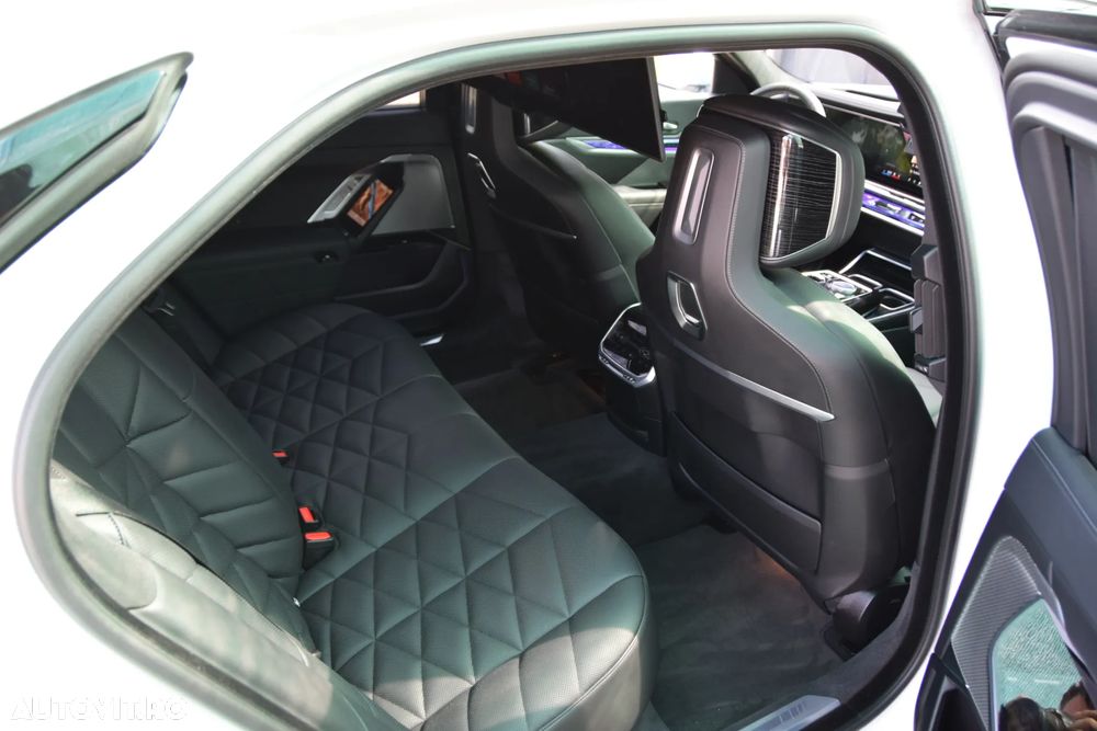 BMW Seria 7 - 28