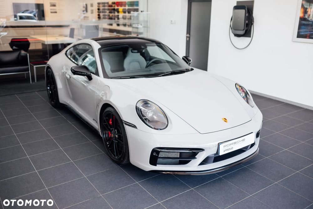 Porsche 911 Carrera GTS - 6