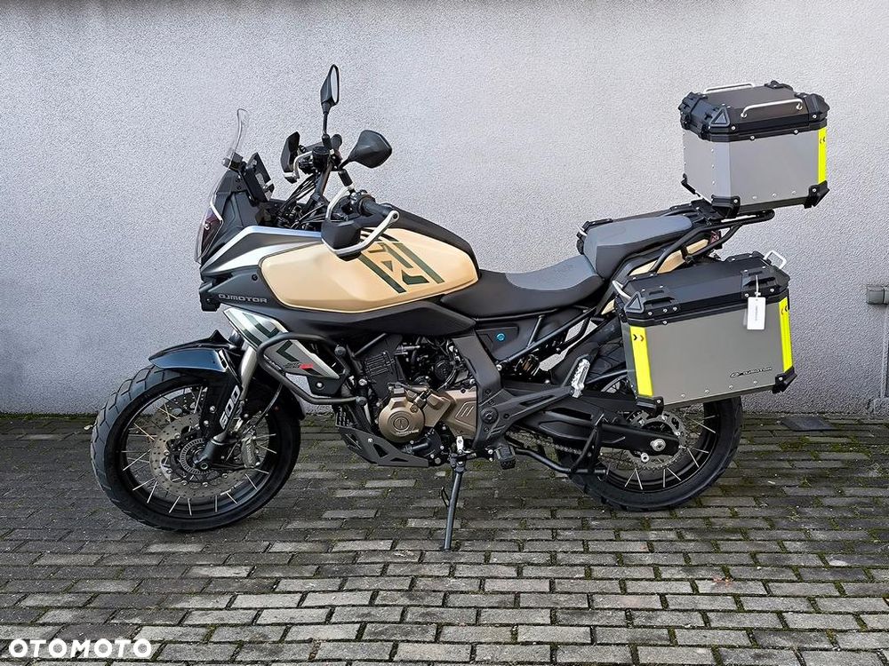 QJMOTOR SRT 600SX - 11