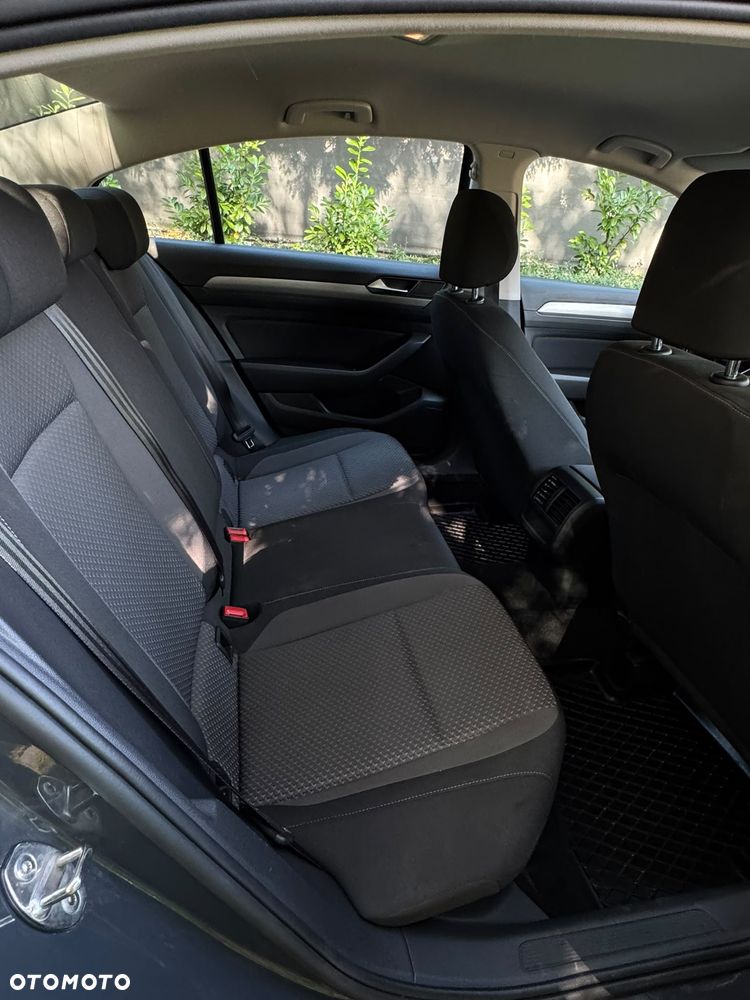Volkswagen Passat - 29