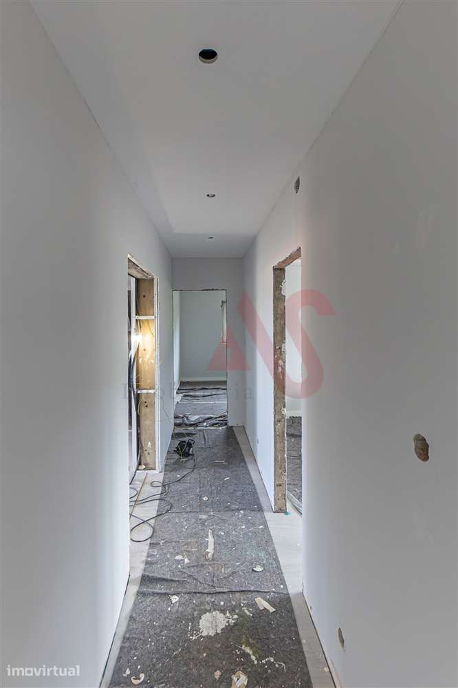 Moradia T3 em remodelação em Santa Maria de Lamas, Santa Maria da Feir - Grande imagem: 5/24