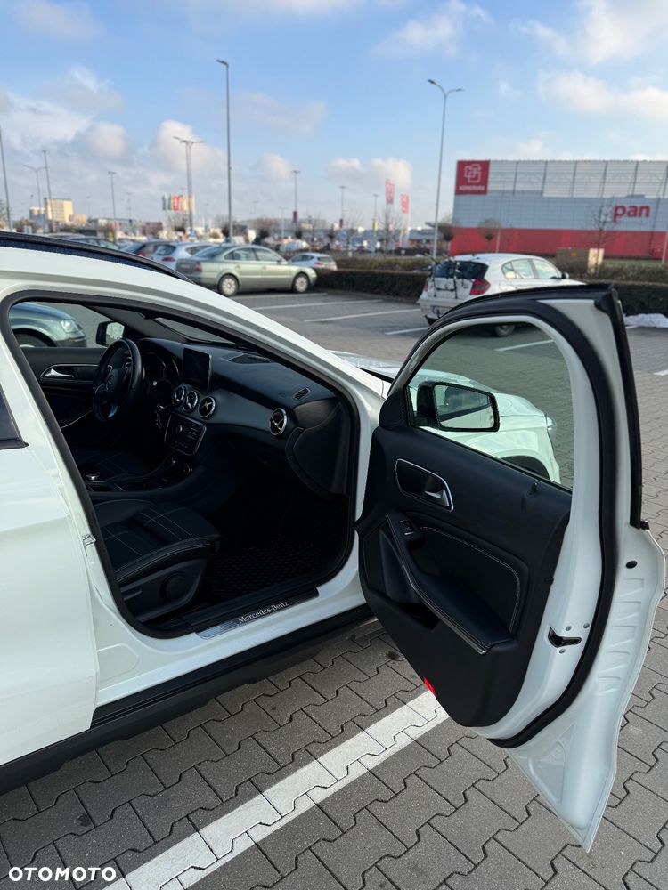 Mercedes-Benz GLA 200 7G-DCT Urban - 10