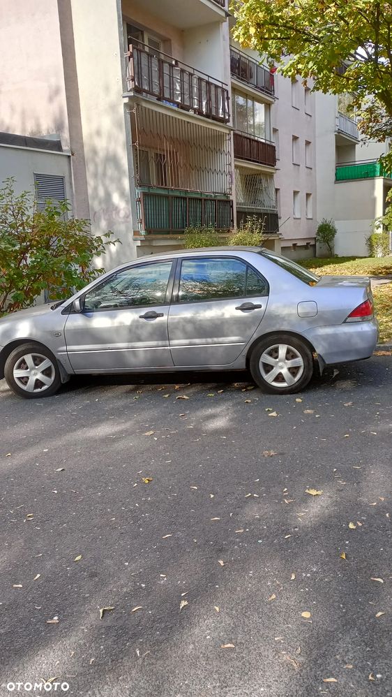 Mitsubishi Lancer 1.6 Invite - 3