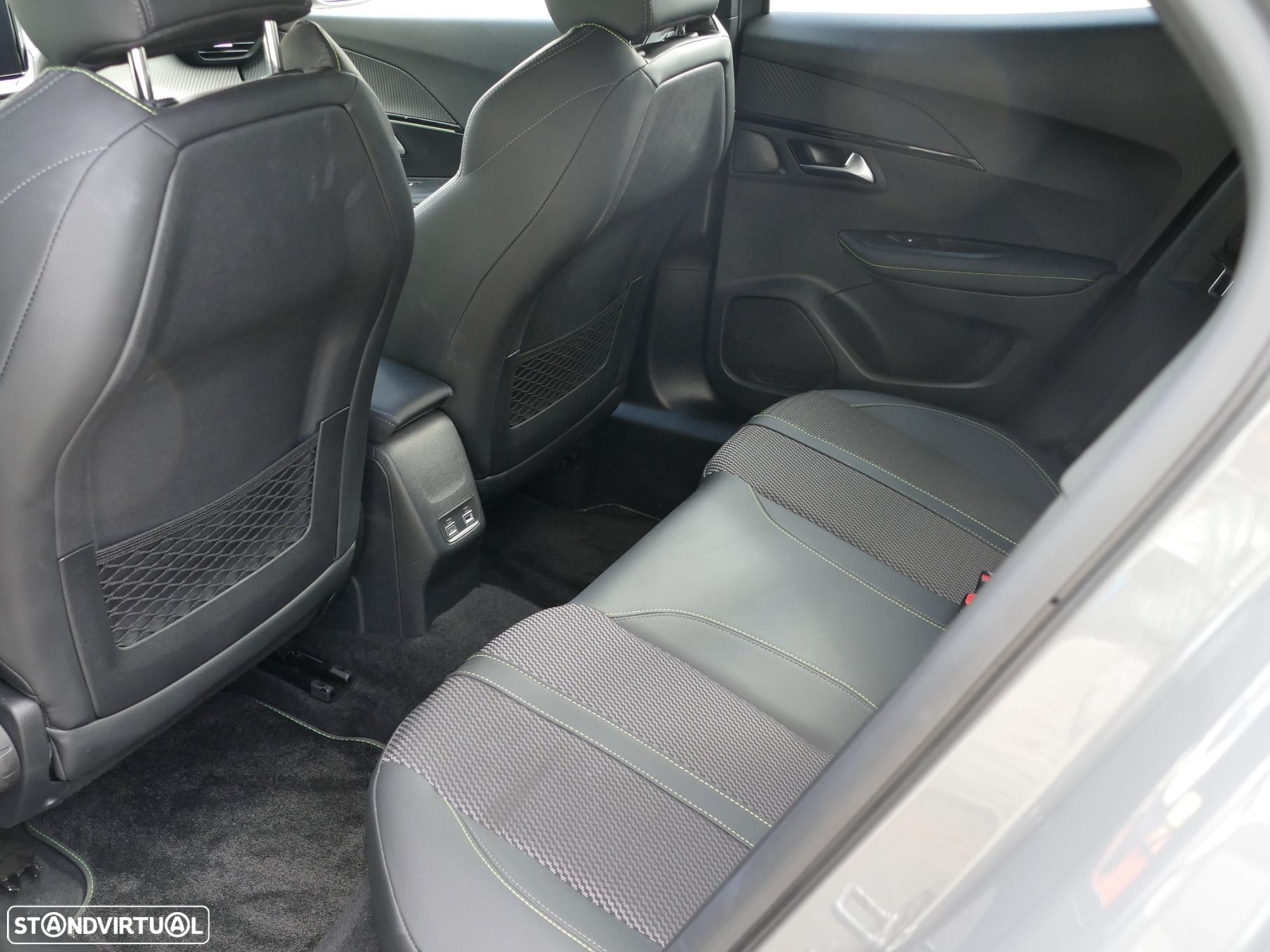 Peugeot 2008 1.2 PureTech GT EAT8 - 31