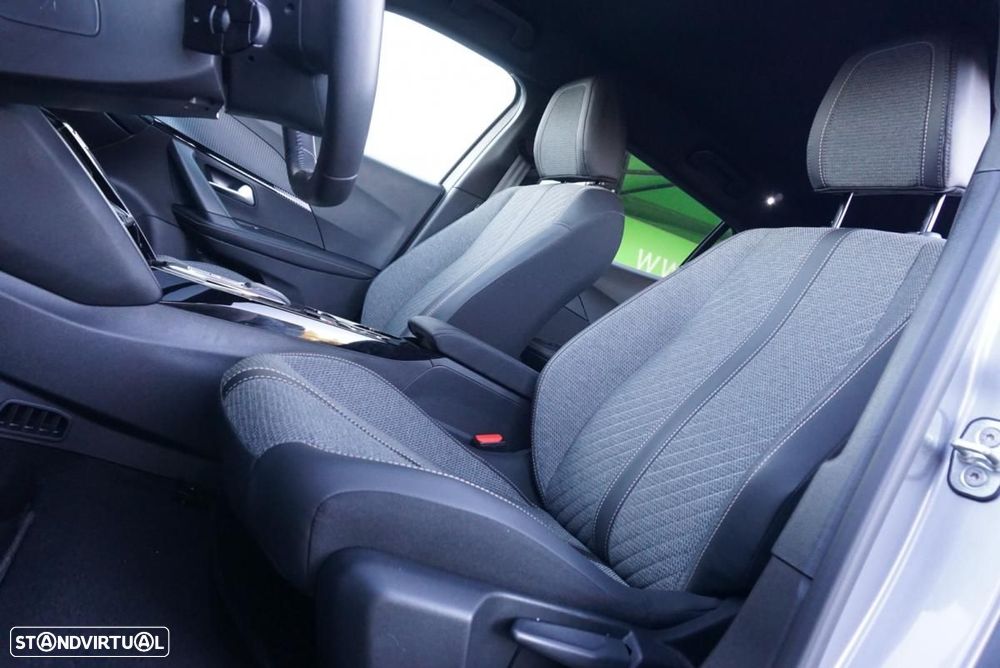 Peugeot e-2008 54 kWh Allure - 6