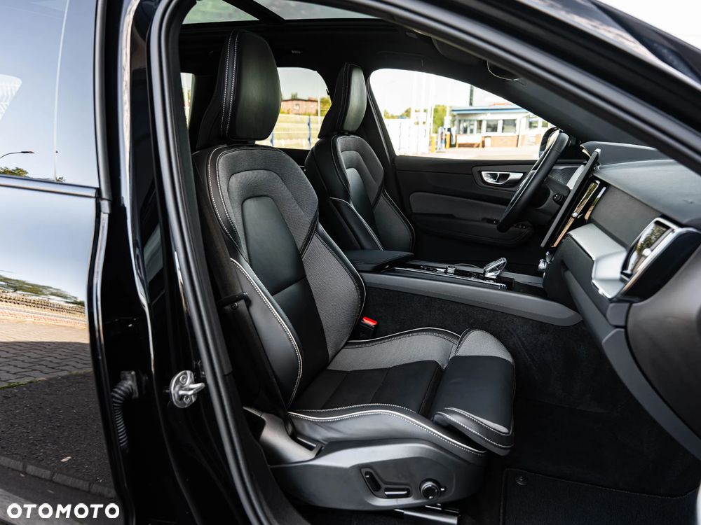 Volvo XC 60 B5 B AWD Plus Dark - 25