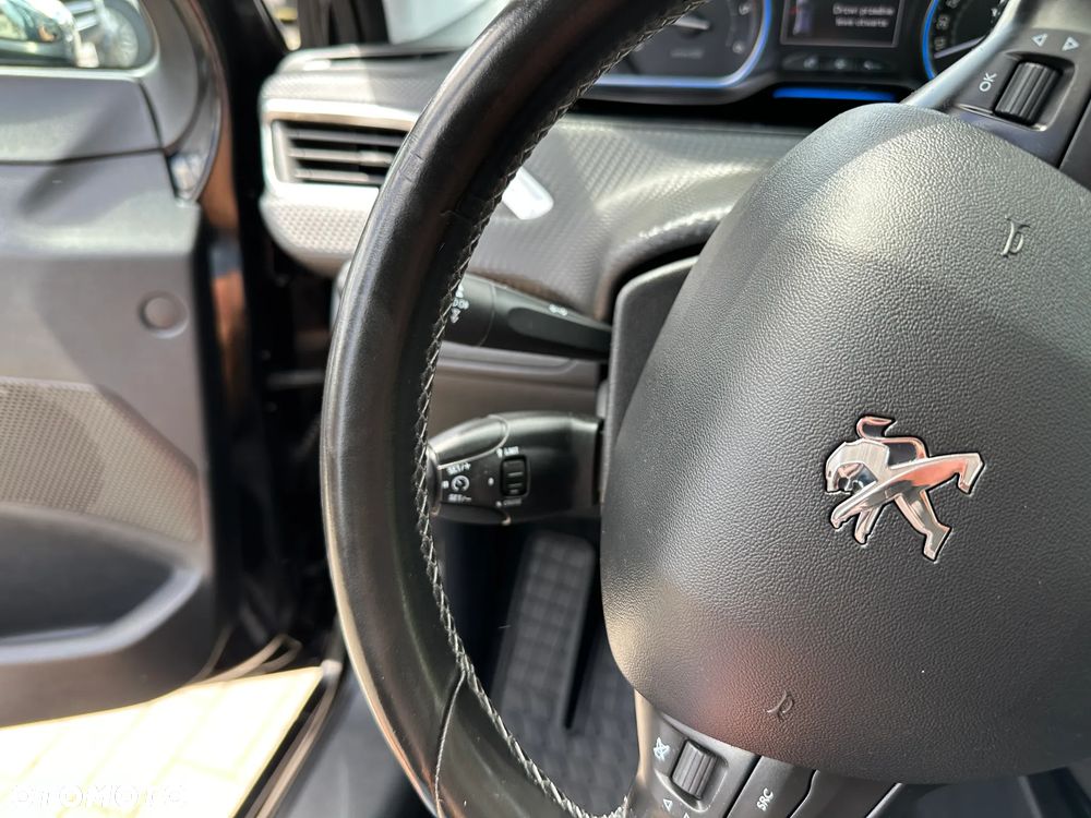 Peugeot 2008 - 9